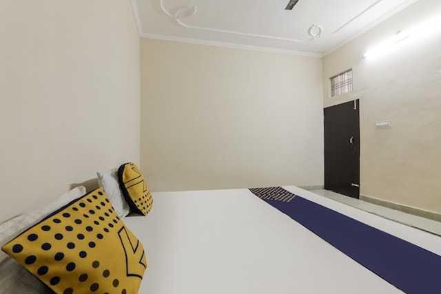 Oyo Radhe Krishna Marriage Hall 3*